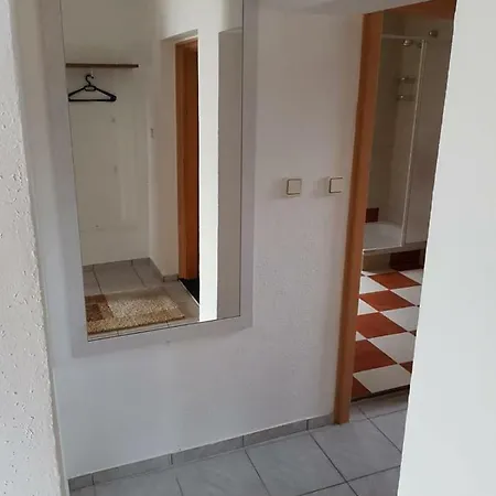 1 شقة